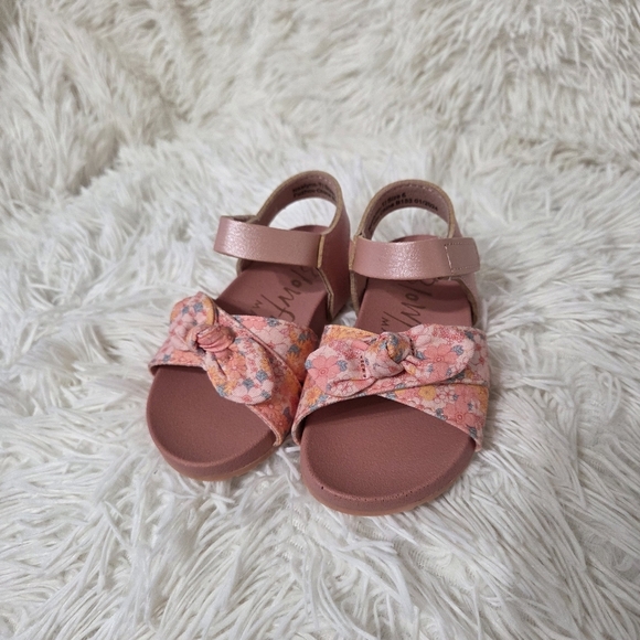 Blowfish Malibu Pink floral Toddler Naelynn Strappy Flat Sandals size 6 Summer - Picture 3 of 7
